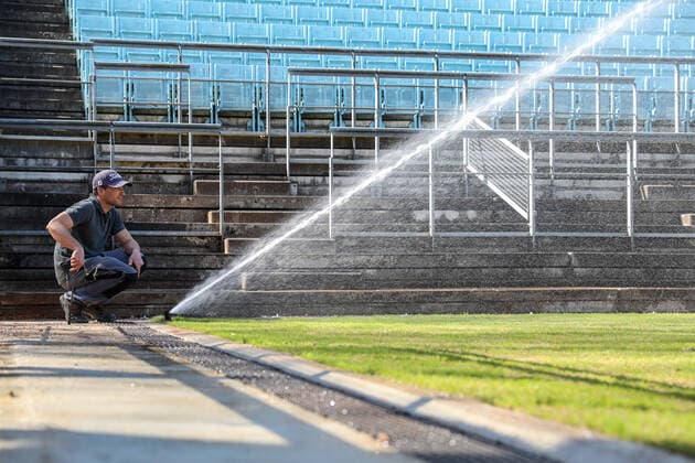 Vorbereitungen und Bewässerung der Plätze laufen weiter, bett1 open im Steffi-Graf-Stadion im Corona-Modus, LTTC Rot-Weiß, Berlin, 17.04.2020,