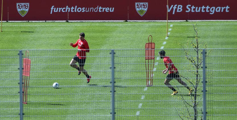 VfB Stuttgart Deutschland, Stuttgart, 15.04.2020, Fussball, 2. Bundesliga, Saison 2019 2020, VfB Stuttgart: v.l. Mario Gomez, Nicolas Gonzalez.