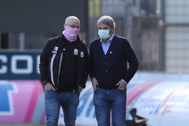 SOCCER - BL, PK LASK PASCHNG,AUSTRIA,20.APR.20 - SOCCER - tipico Bundesliga, Linzer ASK, press conference, PK, Pressekonferenz after lightening the restrictions due to the SARS-CoV-2 crisis, corona crisis. Image shows president Sigmund Gruber and vice president Juergen Werner (LASK). GEPAxpictures xManfredxBinder