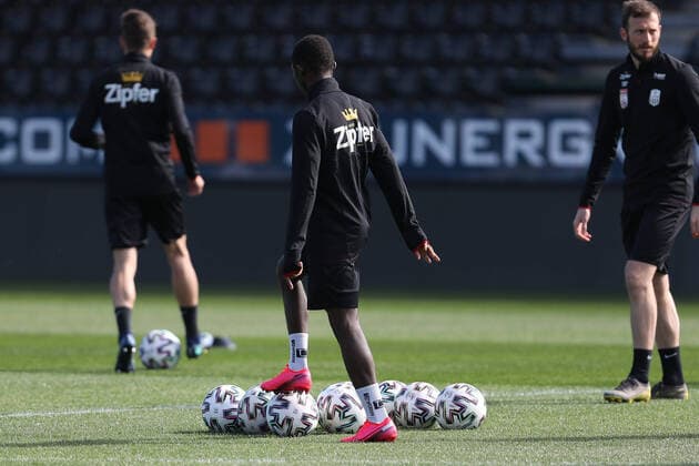 SOCCER - BL, Training LASK PASCHNG,AUSTRIA,20.APR.20 - SOCCER - tipico Bundesliga, Linzer ASK, training in small groups after lightening the restrictions due to the SARS-CoV-2 crisis, corona crisis. Image shows players of LASK. GEPAxpictures xManfredxBinder