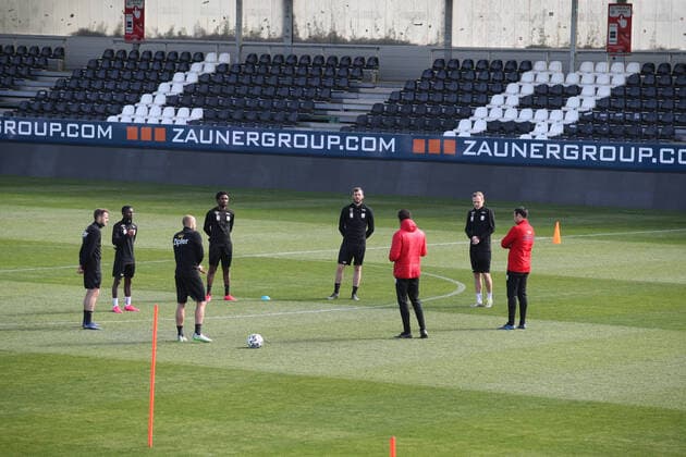 SOCCER - BL, Training LASK PASCHNG,AUSTRIA,20.APR.20 - SOCCER - tipico Bundesliga, Linzer ASK, training in small groups after lightening the restrictions due to the SARS-CoV-2 crisis, corona crisis. Image shows players of LASK. GEPAxpictures xManfredxBinder