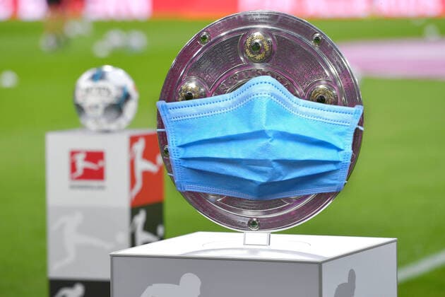 FOTOMONTAGE:Coronavirus Pandemie -Auswirkungen auf den Fussball. Themenbild,Symbolfoto: Ein Mundschutz,Mundschutzmaske bedeckt die Meisterschale. Archivfoto: Randmotiv-Schale,Meisterschale,Trophaee,Cup, Sachaufnahme. Fussball 1. Bundesliga,1.Spieltag,Spieltag01, FC Bayern Muenchen M) - Hertha BSC Berlin (B) 2-2, am 16.08.2019 in Muenchen A L L I A N Z A R E N A, DFL REGULATIONS PROHIBIT ANY USE OF PHOTOGRAPHS AS IMAGE SEQUENCES AND OR QUASI-VIDEO. Ã‚Â *** PHOTOMONTAGE Coronavirus pandemic Effects on football Theme picture, symbol photo A mouthguard, face mask covers the championship bowl Archive photo Edge motif Bowl, championship bowl, trophy, cup, factual photo of football 1 Bundesliga,1 Matchday,Matchday01, FC Bayern Munich M Hertha BSC Berlin B 2 2, on 16 08 2019 in Munich A L L I A N Z A R E N A, DFL REGULATIONS PROHIBIT ANY USE OF PHOTOGRAPHS AS IMAGE SEQUENCES AND OR QUASI VIDEO ÃÂ
