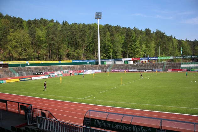 Fußball, Stadiongeschichte FC 08 Homburg 24.04.2020, xmohx, Fussball Regionalliga Suedwest, FC Homburg - Training emspor, v.l. In Kleingruppen trainierte der FC 08 Homburg in Zeiten von Corona im Waldstadion (DFL DFB REGULATIONS PROHIBIT ANY USE OF PHOTOGRAPHS as IMAGE SEQUENCES and or QUASI-VIDEO) Homburg