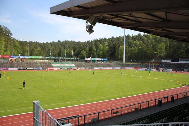 Fußball, Stadiongeschichte FC 08 Homburg 24.04.2020, xmohx, Fussball Regionalliga Suedwest, FC Homburg - Training emspor, v.l. In Kleingruppen trainierte der FC 08 Homburg in Zeiten von Corona im Waldstadion (DFL DFB REGULATIONS PROHIBIT ANY USE OF PHOTOGRAPHS as IMAGE SEQUENCES and or QUASI-VIDEO) Homburg