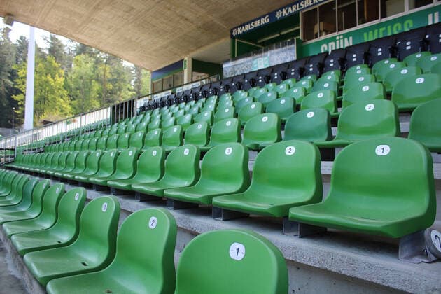 Fußball, Stadiongeschichte FC 08 Homburg 24.04.2020, xmohx, Fussball Regionalliga Suedwest, FC Homburg - Training emspor, v.l. Leere Stadionplätze, Geisterspiel Atmosphäre, Stadion ohne Zuschauer, Tribünenplätze ohne Zuschauer im Waldstadion Homburg (DFL DFB REGULATIONS PROHIBIT ANY USE OF PHOTOGRAPHS as IMAGE SEQUENCES and or QUASI-VIDEO) Homburg