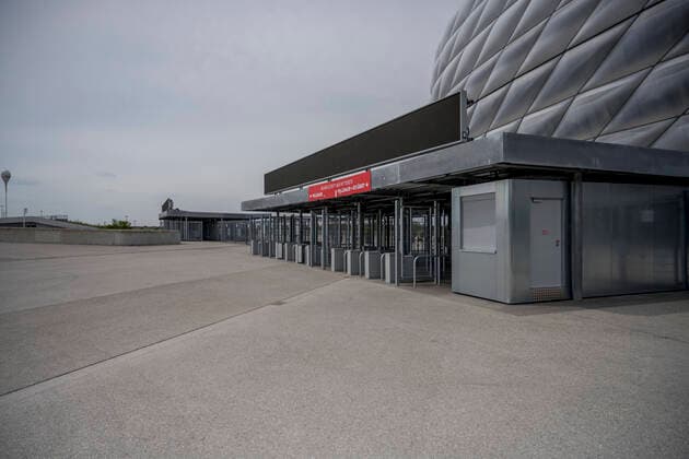 GER, 1.FBL, feature Allianz Arena 24.04.2020, Allianz Arena, Muenchen, GER, 1.FBL, feature Allianz Arena , DFL regulations prohibit any use of photographs as image sequences and or quasi-video, im Bild feature esplanade Allianz Arena *** GER, 1 FBL, feature Allianz Arena 24 04 2020, Allianz Arena, Munich, GER, 1 FBL, feature Allianz Arena, DFL regulations prohibit any use of photographs as image sequences and or quasi video, in the image feature esplanade Allianz Arena nordphotox xStraubmeier nph00004