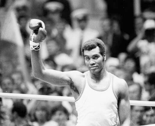 Olympiade 1980 Moskau Boxen Schwergewicht Finale Thefilo Stevenson (Kuba) freut sich nach Sieg über Pjotr Iwanowitsch Sajew (UDSSR) *** 1980 Olympics Moscow Boxing Heavyweight Final Thefilo Stevenson Cuba is happy after victory over Pyotr Ivanovich Sayev UDSSR HM