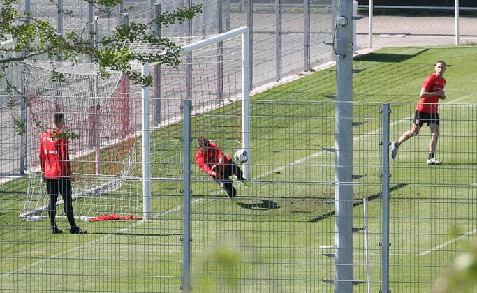 VfB Stuttgart Training Deutschland, Stuttgart, 22.04.2020, Fussball, 2. Bundesliga, Saison 2019 2020, VfB Stuttgart Training: v.l. Gregor Kobel, Darko Churlinov.
