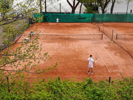 Öffnung der Tennis-Saison nach Corona mit Einschränkung (Einzel, Abstand, etc.), LTTC Rot-Weiß , Berlin, 25.04.2020,