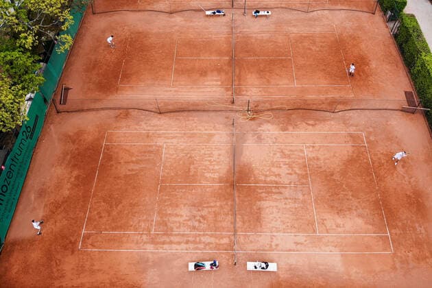 Öffnung der Tennis-Saison nach Corona mit Einschränkung (Einzel, Abstand, etc.), LTTC Rot-Weiß , Berlin, 25.04.2020,