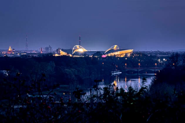 Leizpig - Red Bull Arena. Die beleuchtete Red Bull Arena in Leipzig. 20191128MIC0042