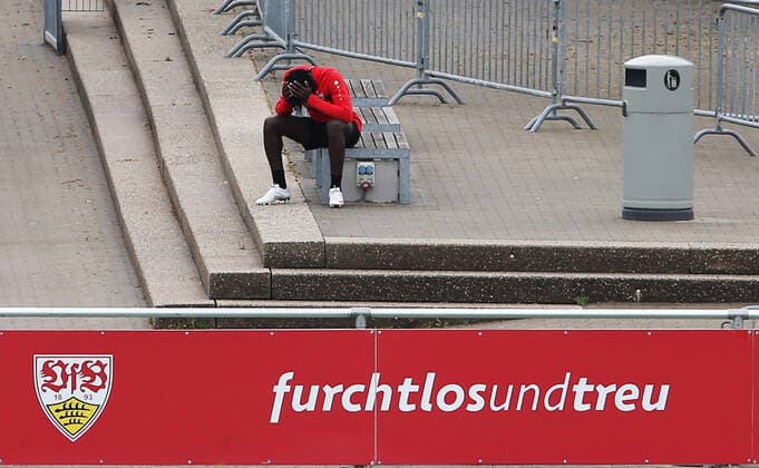Sport Themen der Woche KW18 Sport Bilder des Tages 28.04.2020, Deutschland, Stuttgart, Fußball 2. Bundesliga, VfB Stuttgart Training: Tanguy Coulibaly enttäuscht
