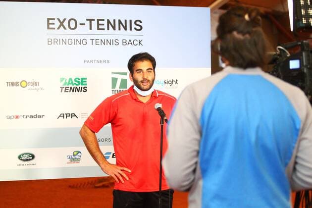 Benjamin Hassan mit Schutzmaske beim Interview bei der Tennis Exhibition Serie in Hoehr-Grenzhausen Tennis Exhibition Serie in Hoehr-Grenzhausen Tennis Exhibition Series in Hoehr-Grenzhausen Hoehr-Grenzhausen Copyright: xEibner-Pressefotox