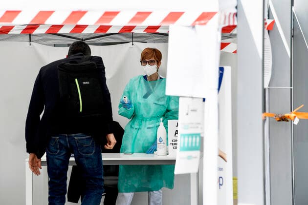 Sport Bilder des Tages Photo Fabio Ferrari LaPresse May 5, 2020 Turin, Italy News COVID-19 emergency (Coronavirus) - Juventus Fc return to work. in the pic:Measurement of fever before entering J Medical  Copyright: xFabioxFerrari LaPressex