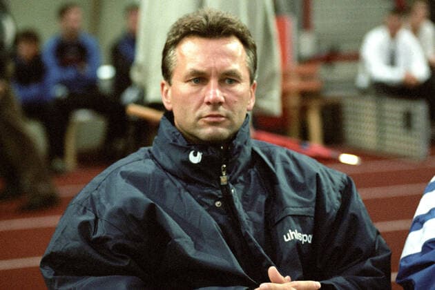 Aus Regionalliga Nord Saison 1996 1997 Eintracht Braunschweig (Gelb) gegen Hannover 96 3:2 am 30.08.1996 im Eintracht Stadion. Im Foto: Bs Trainer Benno Möhlmann.
