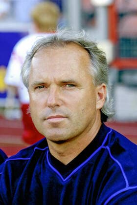 Aus Eintr. Braunschweig -Bayer 04 Leverkusen (A) 4:0. Trainer Peter Vollmann von Eintr. BS. am 27.07.2001