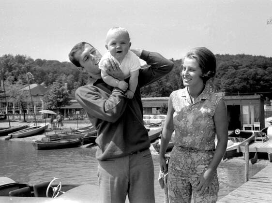 Franz Beckenbauer mit Frau Brigitte u. Söhnchen Michael 1967 am Woerthersee. 01.07.1967 (geschätzt). *** Franz Beckenbauer with his wife Brigitte and son Michael 1967 at Lake Woerthersee 01 07 1967 HM
