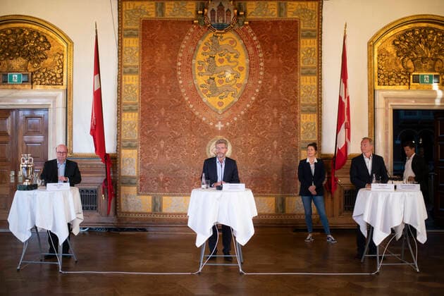 Fußball, Euro 2021 Pressekonferenz in Kopenhagen Koebenhavns Overborgmester Frank Jensen, DBUs formand Jesper Moeller, formand i DBU, formand for Parken & Entertainment Bo Rygaard, og kultur- og fritidsborgmester i Koebenhavns Kommune Franciska Rosenkilde, paa et pressemoede om afklaring paa Koebenhavns EM-vaertskab i sommeren 2021, paa Koebenhavns Raadhus torsdag den 7. maj 2020. , Copenhagen Denmark Copyright: UngerxAnthon AnthonxUngerx cop333 spdk20200507-201835-L