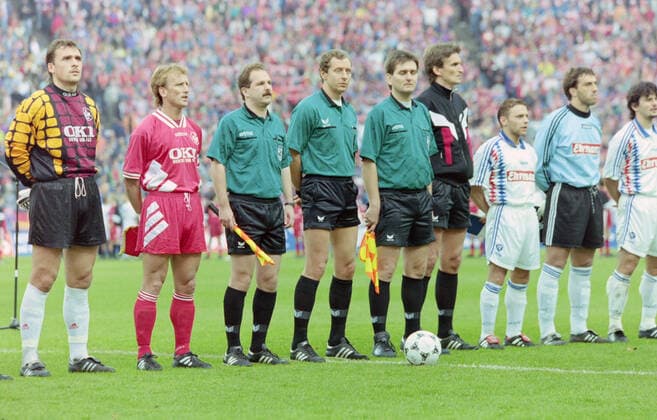 25.05.1996, Fussball GER, Saison 1995 1996, DFB Pokalfinale in Berlin, Karlsruher SC - 1. FC Kaiserslautern 0:1, v.re., Dirk Schuster, Torwart Claus Reitmeier, Thomas Haessler (Karlsruher SC), v.li., Torwart Andreas Reinke, Andreas Brehme (1. FC Kaiserslautern), mitte Schiedsrichter Hellmut Krug Berlin Berlin Deutschland *** 25 05 1996, Football GER, Season 1995 1996, DFB Cup Final in Berlin, Karlsruher SC 1 FC Kaiserslautern 0 1, from right , Dirk Schuster, Goalkeeper Claus Reitmeier, Thomas Haessler Karlsruher SC , from left , Goalkeeper Andreas Reinke, Andreas Brehme 1 FC Kaiserslautern , middle Referee Hellmut Krug Berlin Berlin Deutschland Team2