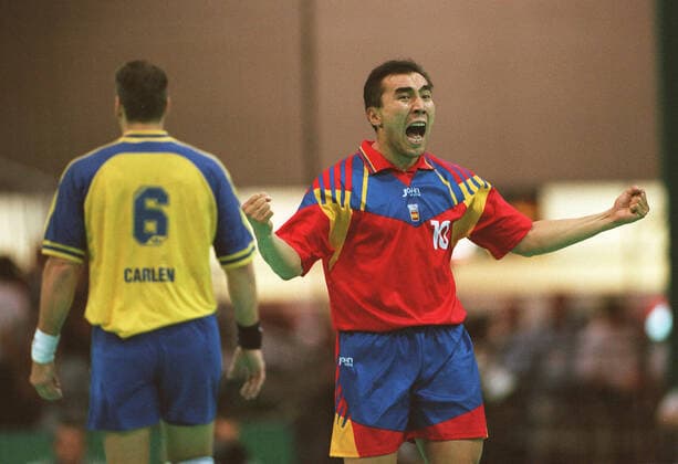 960801 Summer Olympics 1996, Handball: Talant Duyshebaev of Spain react beside Per Carlen of Sweden during the match Spain vs Sweden at The Summer Olympic Games, Olympische Spiele, Olympia, OS on August 1, 1996 in Atlanta, USA. BILDBYRAN Copyright: LENNARTxMANSSON BB960801BB010