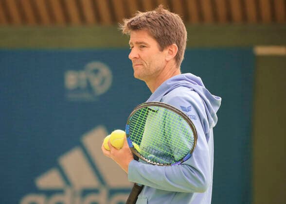 Corona Tennis Training in der BTV TennisBase in Oberhaching bei Muenchen, Davis Cup Captain Michael Kohlmann (GER) beim Training in der Tennisbase Copyright: xJuergenxHasenkopfx