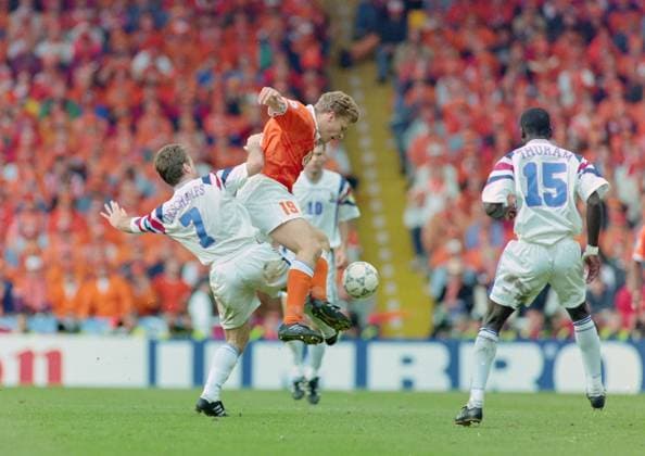 22.06.1996, Fussball Europameisterschaft 1996, Viertelfinale, Frankreich - Niederlande 5:4 n.E., .li., Didier Deschamps (Frankreich), Youri Mulder (Niederlande), Lilian Thuram (Frankreich) Liverpool Anfield Stadium England
