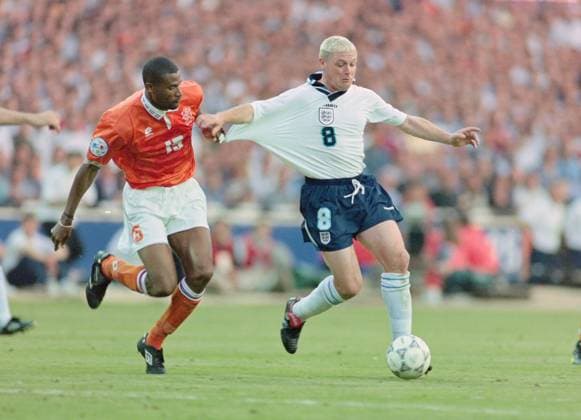 -- -- 18.06.1996, Fussball Europameisterschaft 1996, Gruppe A, Niederlande - England 1:4, aul Gascoigne (England), re., gegen Winston Bogarde (Niederlande) London Wembley England