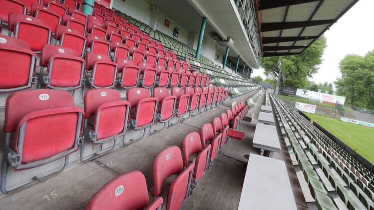 Fußball, Stadiongeschichte VfB Lübeck Impressionen des Stadions Lohmuehle, Heimspielstaette des VfB Luebeck, dem kuenftigen 3. Ligisten ab der Saison 2020 2021, Blick auf die Presseplaetze