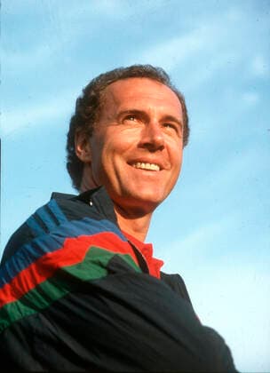 Bundestrainer Franz Beckenbauer (Deutschland) 03.10.1989 lacht , Positiv , optimistisch Copyright nur fuer journalistische Zwecke! Only for editorial use! *** National Coach Franz Beckenbauer Germany 03 10 1989 laughs , Positive , optimistic Copyright for journalistic purposes only Only for editorial use HM