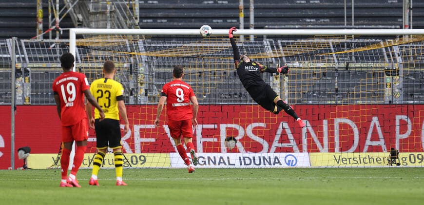 Sport Bilder des Tages Fussball: 1. Bundesliga: Saison 19 20: 28. Spieltag, 26.05.2020, BVB,Borussia Dortmund - FC Bayern München, Tor zum 0:1 durch Joshua KIMMICH, nicht im Bild, gegen Torwart BÜRKI, BVB Sport: Fussball: 1. Bundesliga: Saison 19 20: 28. Spieltag, 26.05.2020, BVB,Borussia Dortmund - FC Bayern München, Foto: Jürgen Fromme firosportphoto POOL Stadt Dortmund Signal Iduna Park Bundesland NRW Deutschland