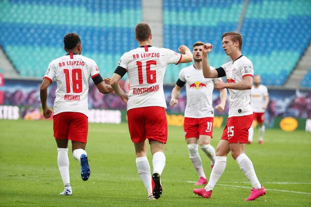 RB Leipzig - Hertha BSC , 27.05.2020 Leipzig, 27.05.2020, Red Bull Arena, Fussball, Bundesliga, 28.Spieltag , RB Leipzig vs. Hertha BSC Berlin , Im Bild; Tor für RB Leipzig. Lukas Klostermann (16, RB Leipzig) trifft zum 1:1 und jubelt mit den Teamkollegen Christopher Nkunku (18, RB Leipzig) und Dani Olmo (25, RB Leipzig). , DFL regulations prohibit any use of photographs as image sequences and or quasi-video. Foto: PICTURE POINT Roger Petzsche Pool , Nur für journalistische Zwecke! Only for editorial use! Leipzig Sachsen Germany *** RB Leipzig Hertha BSC , 27 05 2020 Leipzig, 27 05 2020, Red Bull Arena, soccer, Bundesliga, 28 matchday , RB Leipzig vs. Hertha BSC Berlin , In the picture goal for RB Leipzig Lukas Klostermann 16, RB Leipzig scores for 1 1 and cheers with teammates Christopher Nkunku 18, RB Leipzig and Dani Olmo 25, RB Leipzig , DFL regulations prohibit any use of photographs as image sequences and or quasi video Photo PICTURE POINT Roger Petzsche Pool , Only for journalistic purposes Only for editorial use Leipzig Sachsen Germany Poolfoto PICTURE POINT ,EDITORIAL USE ONLY