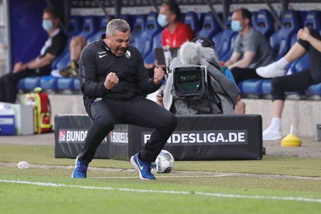 Bilder des Jahres 2020, Sport 05 Mai Sport Themen der Woche KW22 Sport Bilder des Tages Fussball: 2. Bundesliga: Saison 19 20: 28. Spieltag: VfL Bochum - Holstein Kiel Jubel , Trainer Thomas Reis Sport: Fussball: 2. Bundesliga: Saison 19 20: .27.05.2020 28. Spieltag: VfL Bochum - Holstein Kiel Foto: Ralf Ibing firosportphoto POOL Stadt Bochum Bundesland NRW Deutschland Nur für journalistische Zwecke! Only for editorial use! Gemäß den Vorgaben der DFL Deutsche Fußball Liga ist es untersagt, in dem Stadion und oder vom Spiel angefertigte Fotoaufnahmen in Form von Sequenzbildern und oder videoähnlichen Fotostrecken zu verwerten bzw. verwerten zu lassen. DFL regulations prohibit any use of photographs as image sequences and or quasi-video *** Sports Soccer 2 Bundesliga Season 19 20 28 28 Matchday VfL Bochum Holstein Kiel Jubilee , Coach Thomas Reis Sports Soccer 2 Bundesliga Season 19 20 27 05 2020 28 Matchday VfL Bochum Holstein Kiel Photo Ralf Ibing firosportphoto POOL City Bochum State NRW Germany Poolfoto Ralf Ibing firo Sportphoto POOL ,EDITORIAL USE ONLY