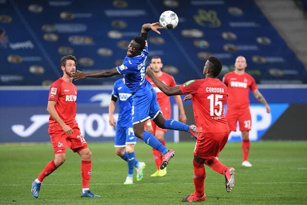 Bilder des Jahres 2020, Sport 05 Mai Sport Themen der Woche KW22 Sport Bilder des Tages TSG 1899 Hoffenheim - 1. FC Koeln, 27.05.2020 Diadie Samassekou (Hoffenheim) gegen Mark Uth (1. FC Koeln) und Jhon Cordoba (1. FC Koeln) Fussball: 1. Bundesliga: Saison 19 20: 28. Spieltag: TSG 1899 Hoffenheim - 1. FC Koeln, 27.05.2020 Foto: Markus Gilliar GES POOL Nur für journalistische Zwecke! Only for editorial use! Gemäß den Vorgaben der DFL Deutsche Fußball Liga ist es untersagt, in dem Stadion und oder vom Spiel angefertigte Fotoaufnahmen in Form von Sequenzbildern und oder videoähnlichen Fotostrecken zu verwerten bzw. verwerten zu lassen. DFL regulations prohibit any use of photographs as image sequences and or quasi-video. Sinsheim BW Deutschland *** TSG 1899 Hoffenheim 1 FC Koeln, 27 05 2020 Diadie Samassekou Hoffenheim against Mark Uth 1 FC Koeln and Jhon Cordoba 1 FC Koeln Sport Fussball 1 Bundesliga Season 19 20 28 Matchday TSG 1899 Hoffenheim 1 FC Koeln, 27 05 2020 Photo Markus Gilliar GES POOL Only for journalistic purposes Only for editorial use According to the regulations of the DFL Deutsche Fußball Liga it is prohibited to use or have used photographs taken in the stadium and or of the match in the form of sequence images and or video-like photo sequences DFL regulations prohibit any use of photographs as image sequences and or quasi video Sinsheim BW Germany Poolfoto Markus Gilliar GES POOL ,EDITORIAL USE ONLY