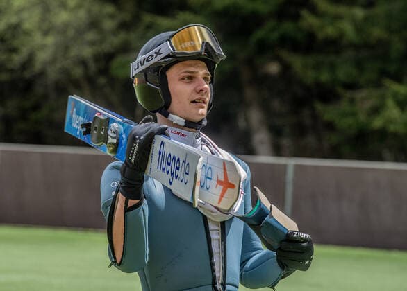 27-05-2020 Oberhof -Schanzen im Kanzlersgrund Zu einem ersten Trainingslagerer2020 weilte die Skisprungnationalmannschaft Deutschlands in Oberhof . Auf der HS100m-Schanze absolvierten die Skispringer die ersten Trainingssprünge. Justin Lisso ( GER ) *** 27 05 2020 Oberhof Schanzen im Kanzlersgrund Germanys national ski jumping team visited Oberhof for its first training camp2020 The ski jumpers completed their first training jumps on the HS100m ski jump Justin Lisso GER