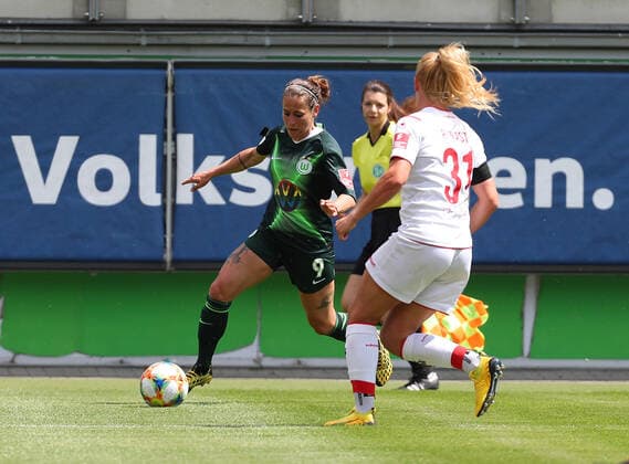 Wolfsburg vs Köln, BL Frauen Wolfsburg, Deutschland 29.05.2020, FUßBALL - VfL Wolfsburg vs 1. FC Köln, Flyeralarm Frauen Bundesliga, Saison 2019 20. Anna Blässe (VfL Wolfsburg), Rachel Rinast (Köln) Wolfsburg
