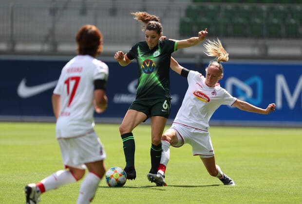 Wolfsburg vs Köln, BL Frauen Wolfsburg, Deutschland 29.05.2020, FUßBALL - VfL Wolfsburg vs 1. FC Köln, Flyeralarm Frauen Bundesliga, Saison 2019 20. Dominique Bloodworth (VfL Wolfsburg), Meike Meßmer (Köln) Wolfsburg