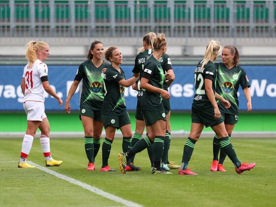 Wolfsburg vs Köln, BL Frauen Wolfsburg, Deutschland, 29.05.2020, FUßBALL - VfL Wolfsburg vs 1. FC Köln, Flyeralarm Frauen Bundesliga, Saison 2019 20. Svenja Huth (VfL Wolfsburg) jubelt mit der Mannschaft nach ihrem Tor zum 2:0 Wolfsburg