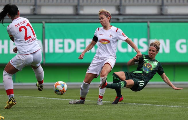 Wolfsburg vs Köln, BL Frauen Wolfsburg, Deutschland, 29.05.2020, FUßBALL - VfL Wolfsburg vs 1. FC Köln, Flyeralarm Frauen Bundesliga, Saison 2019 20. Svenja Huth (VfL Wolfsburg), Theresa Gosch (Köln) Wolfsburg