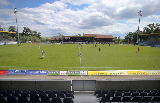 Fußball, Stadiongeschichte SG Sonnenhof Großaspach SG Sonnenhof Grpßaspach-SpVgg Unterhaching 30.05.2020 mechatronik-Arena ohne Zuschauer . Fussball: LIGA: Saison 19 20: SG Sonnenhof Großaspach-SpVgg Unterhaching, 30.05.2020. Foto: RALF POLLER AVANTI POOL Nur für journalistische Zwecke! Only for editorial use! Gemäß den Vorgaben der DFL Deutsche Fußball Liga ist es untersagt, in dem Stadion und oder vom Spiel angefertigte Fotoaufnahmen in Form von Sequenzbildern und oder videoähnlichen Fotostrecken zu verwerten bzw. verwerten zu lassen. DFL regulations prohibit any use of photographs as image sequences and or quasi-video. Großaspach mechatronik Arena Baden-Württemberg Deutschland