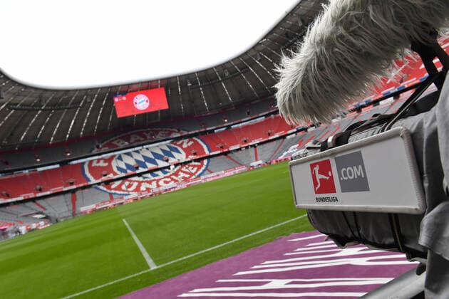 FC BAYERN MUENCHEN-FORTUNA DUESSELDORF, 30.05.2020 Fernsehkamera, Allianz-Arena, leere Zuschauertribuene, Fussball: 1. Bundesliga: Saison 19 20: 29.Spieltag, 30.05.2020. FC BAYERN MUENCHEN-FORTUNA DUESSELDORF, Foto: Frank Hoermann FOTOAGENTUR SVEN SIMON POOL Nur fuer journalistische Zwecke! Only for editorial use! Gemaess den Vorgaben der DFL Deutsche Fussball Liga ist es untersagt, in dem Stadion und oder vom Spiel angefertigte Fotoaufnahmen in Form von Sequenzbildern und oder videoaehnlichen Fotostrecken zu verwerten bzw. verwerten zu lassen. DFL regulations prohibit any use of photographs as image sequences and or quasi-video. National and International News Agencies OUT NO RESALE! Muenchen Bayern Deutschland *** FC BAYERN MUENCHEN FORTUNA DUESSELDORF, 30 05 2020 TV camera, Allianz Arena, empty spectator stands, Sport Fussball 1 Bundesliga Season 19 20 29 Matchday, 30 05 2020 FC BAYERN MUENCHEN FORTUNA DUESSELDORF, Photo Frank Hoermann FOTOAGENTUR SVEN SIMON POOL Only for journalistic purposes Only for editorial use According to the regulations of the DFL Deutsche Fussball Liga it is prohibited, to use or have used photographs taken in the stadium and or of the match in the form of sequence images and or video-like photo sequences DFL regulations prohibit any use of photographs as image sequences and or quasi video National and International News Agencies OUT NO RESALE Munich Bavaria Germany Poolfoto SVEN SIMON Frank Hoermann POOL ,EDITORIAL USE ONLY