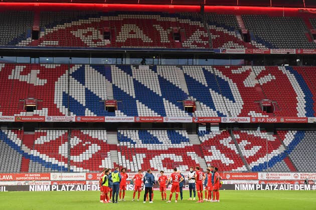 Sport Themen der Woche KW22 1.Bundesliga FC BAYERN MUENCHEN - FORTUNA DUESSELDORF Muenchen, Deutschland, 30. Mai 2020, Trainer Hansi FLICK (FCB), team manager, headcoach, coach, after the match with the team beim Spiel 1.Bundesliga FC BAYERN MUENCHEN - FORTUNA DUESSELDORF in der Saison 2019 2020 am 29.Spieltag. Foto: Frank Hoermann Sven Simon Pool via Peter Schatz - DFL REGULATIONS PROHIBIT ANY USE OF PHOTOGRAPHS as IMAGE SEQUENCES and or QUASI-VIDEO - National and international News-Agencies OUT Editorial Use ONLY München Allianz Arena Bayern Deutschland *** 1 Bundesliga FC BAYERN MUENCHEN FORTUNA DUESSELDORF Munich, Germany, 30 May 2020, Coach Hansi FLICK FCB , team manager, head coach, coach, after the match with the team at Match 1 Bundesliga FC BAYERN MUENCHEN FORTUNA DUESSELDORF in the 2019 2020 season on 29 matchday Photo Frank Hoermann Sven Simon Pool via Peter Schatz DFL REGULATIONS PROHIBIT ANY USE OF PHOTOGRAPHS as IMAGE SEQUENCES and or QUASI VIDEO National and international News Agencies OUT Editorial Use ONLY Munich Allianz Arena Bayern Germany Poolfoto Frank Hoermann Sven Simon Pool via Peter Schatz ,EDITORIAL USE ONLY