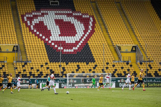 SG Dynamo Dresden - VfB Stuttgart 31.05.2020 Dresden, 31.05.2020, Rudolf-Harbig-Stadion, Fussball, GER, 2.Bundesliga, 29. Spieltag , SG Dynamo Dresden - VfB Stuttgart, Im Bild: Die leere Tribüne während des Spiels Gemäß den Vorgaben der DFL Deutsche Fußball Liga ist es untersagt, in dem Stadion und oder vom Spiel angefertigte Fotoaufnahmen in Form von Sequenzbildern und oder videoähnlichen Fotostrecken zu verwerten bzw. verwerten zu lassen. National and International News Agencies OUT , Foto: dreipass-foto Steffen Kuttner Poolfoto Dresden Rudolf-Harbig-Stadion Sachsen Deutschland *** SG Dynamo Dresden VfB Stuttgart 31 05 2020 Dresden, 31 05 2020, Rudolf Harbig Stadion, Football, GER, 2 Bundesliga, 29 Matchday , SG Dynamo Dresden VfB Stuttgart, In picture The empty stand during the match According to the regulations of the DFL Deutsche Fußball Liga it is prohibited to use or have used in the stadium and or the game photographs in the form of sequence images and or video-like photo series National and International News Agencies OUT , Foto dreipass foto Steffen Kuttner Poolfoto Dresden Rudolf Harbig Stadion Sachsen Deutschland Poolfoto Steffen Kuttner Pool ,EDITORIAL USE ONLY