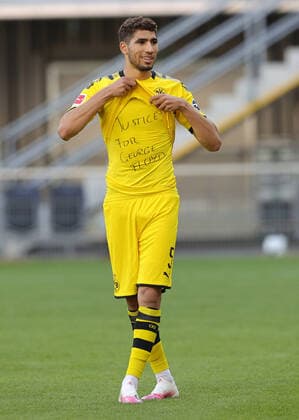 Fussball: 1. Bundesliga: Saison 19 20: 29. SC Paderborn - Borussia Dortmund, Jubel zum 1:4 mit Achraf HAKIMI,T-Shirt mit Botschaft Justice , Gerechtigkeit für den ermordeten : George Floyd Justice for George Floyd, Trikotjubel Sport: Fussball: 1. Bundesliga: Saison 19 20: 31.05.2020 29. Spieltag: SC Paderborn - Borussia Dortmund 1:6 Foto: Ralf Ibing firosportphoto POOL via Eibner-Pressefoto Stadt Paderborn Benteler Arena Bundesland NRW Deutschland *** Sport Fussball 1 Bundesliga Season 19 20 29 SC Paderborn Borussia Dortmund, Jubel zum 1 4 mit Achraf HAKIMI,T Shirt with message Justice , Justice for the murdered George Floyd Justice for George Floyd, Jersey Jubel Sport Fussball 1 Bundesliga Season 19 20 31 05 2020 29 Matchday SC Paderborn Borussia Dortmund 1 6 Photo Ralf Ibing firosportphoto POOL via Eibner Pressefoto Stadt Paderborn Benteler Arena Bundesland NRW Germany Poolfoto Ralf Ibing firosportphoto POOL via Eibner-Pressefoto ,EDITORIAL USE ONLY Nur für journalistische Zwecke. Only for editorial use. (DFL DFB REGULATIONS PROHIBIT ANY USE OF PHOTOGRAPHS as IMAGE SEQUENCES and or QUASI-VIDEO). National and international News-Agencies OUT