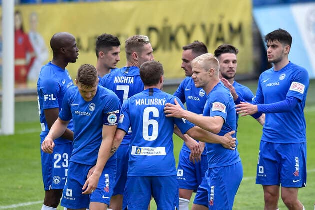 CTK Pool ** Utkani 26. kola prvni fotbalove ligy Slovan Liberec - 1. FC Slovacko 30. kvetna 2020 v Liberci. Hraci Slovanu se raduji z prvniho golu. CTKPhotoP202005300360501 PER 11