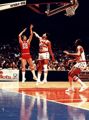 June 2, 2020, Landover, Maryland, USA: In this undated file photo, Washington Bullets (now Washington Wizards) center Wes Unseld (41) in game action against the Philadelphia 76ers at the Capital Centre in Landover, Maryland. Unseld passed away on June 2, 2020 at the age of 74 Landover USA - ZUMAs152 0101401362st Copyright: xArniexSachsx