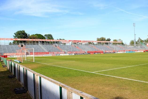 Fußball, Stadiongeschichte Würzburger Kickers v.li.: Die leere Flyeralarm Arena 1 Stunde vor Spielbeginn, 02.06.2020, Würzburg (Deutschland), Fussball, 3. Liga, FC Würzburger Kickers - 1. FC Magdeburg, DFB DFL REGULATIONS PROHIBIT ANY USE OF PHOTOGRAPHS AS IMAGE SEQUENCES AND OR QUASI-VIDEO.