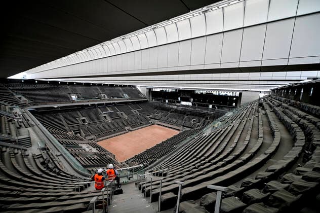 Travaux en cours sur le central de Roland Garros avec l avancee de la pose du toit sur le court Philippe Chatrier NEWS : Travaux en cours a Roland Garros - Paris - 03 06 2020 JBAutissier Panoramic 