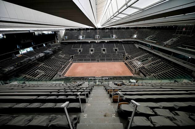 Travaux en cours sur le central de Roland Garros avec l avancee de la pose du toit sur le court Philippe Chatrier NEWS : Travaux en cours a Roland Garros - Paris - 03 06 2020 JBAutissier Panoramic 