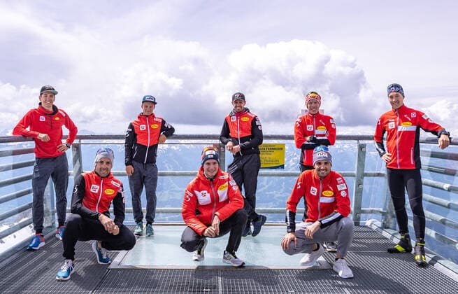 Bilder des Jahres 2020, Sport 06 Juni Sport Themen der Woche KW23 Sport Bilder des Tages 03.06.2020, Ramsau, AUT, OeSV Nordische Kombination, Trainingskurs Dachstein, Training, im Bild hinten v.l. Thomas Joepstl, Johannes Lammbarter, Lukas Klapfer, Mario Seidl, vorne v.l. Philipp Orter, Martin Fritz, Lukas Greiderer hinten v.l. Thomas Joepstl Johannes Lammbarter Lukas Klapfer Mario Seidl vorne v.l. Philipp Orter Martin Fritz Lukas Greiderer during a training session of Ski Austria Nordic Combined Team at the Dachstein Glacier. Ramsau, Austria on 2020 06 03. Ramsau *** 03 06 2020, Ramsau, AUT, OeSV Nordic combined, training course Dachstein, training, in the picture in the back from l Thomas Joepstl, Johannes Lammbarter, Lukas Klapfer, Mario Seidl, in front from l Philipp Orter, Martin Fritz, Lukas Greiderer rear from l Thomas Joepstl Johannes Lammbarter Lukas Klapfer Mario Seidl front from l Philipp Orter Martin Fritz Lukas Greiderer during a training session of Ski Austria Nordic Combined Team at the Dachstein Glacier Ramsau, Austria on 2020 06 03 Ramsau  EP_gro  