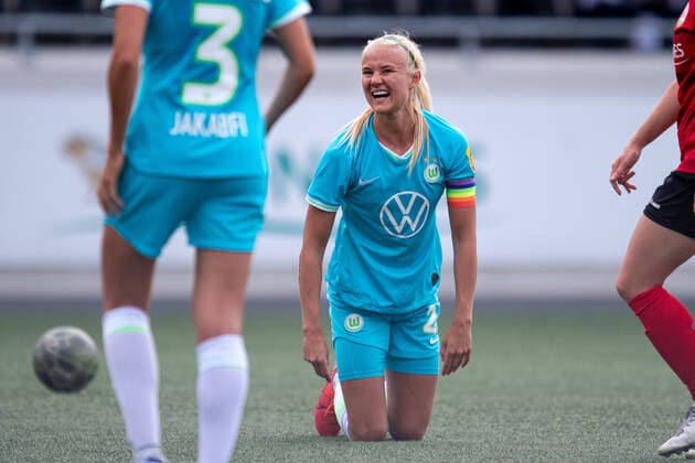 Bilder des Jahres 2020, Sport 06 Juni Sport Themen der Woche KW23 Sport Bilder des Tages Rheda-Wiedenbrück, Deutschland 03.06.2020: DFB-Pokal Frauen - Viertelfinale 2019 2020 - FSV Gütersloh 2009 vs. VfL Wolfsburg Pernille Harder (Wolfsburg) Rheda-Wiedenbrück Nordrhein-Westfalen Deutschland Tönnies Arena *** Rheda Wiedenbrück, Germany 03 06 2020 DFB Cup Womens Quarterfinal 2019 2020 FSV Gütersloh 2009 vs VfL Wolfsburg Pernille Harder Wolfsburg Rheda Wiedenbrück Nordrhein Westfalen Germany Tönnies Arena